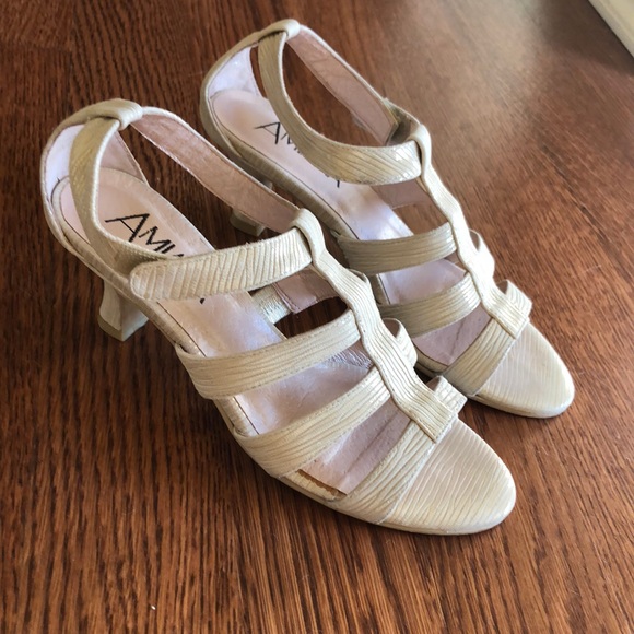 Gold girls heels - Picture 1 of 2